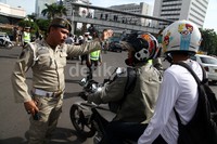 Para pemotor dialihkan ke jalur alternatif.