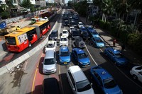 Tak terlihat pemotor yang melintas di sepanjang Jalan MH Thamrin menuju Medan Merdeka Barat.