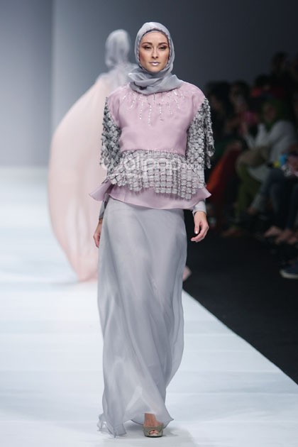 Zaskia Sungkar Secret Garden. Jakarta Fashion Week 2015 at Senayan City. Jakarta. [Foto: Mohammad Abduh/Wolipop]