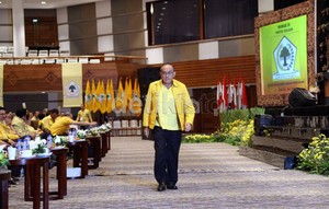 Status Quo, Keabsahan Ical Sebagai Ketua Umum Golkar Diperdebatkan