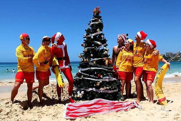 6 Tradisi Natal Paling Nyentrik di Dunia