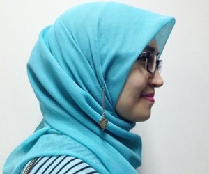 Kontradiksi Hijabers Pakai Anting di Luar Jilbab, Apa Kata Desainer?