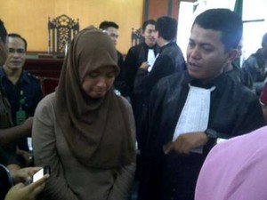 Curhat di Facebook, Ervani Dituntut 5 Bulan