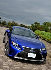 Dibandingkan dengan sedan pada umumnya, mobil ini terasa seperti coupe super mewah karena desainnya yang stylish dan kaya. Istimewa/Response.