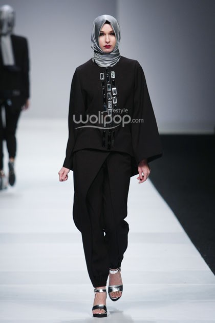 Rani Hatta Witchery of Mandalika. Jakarta Fashion Week 2015 at Senayan City. Jakarta. [Foto: Mohammad Abduh/Wolipop]