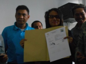 Akhirnya Bebas, Ini Senyum Bahagia Aktivis Eva Susanti saat Keluar dari LP