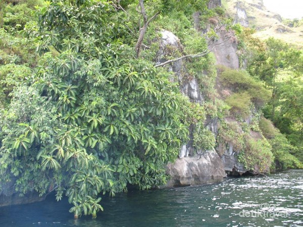 Legenda Mistis Batu Gantung di Pulau Samosir