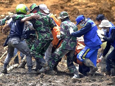 TNI Terus Cari Korban Longsor Banjarnegara
