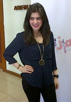 Urus Bayi Sambil Kerja, Carissa Putri Senang Dapat Julukan Hot Mom