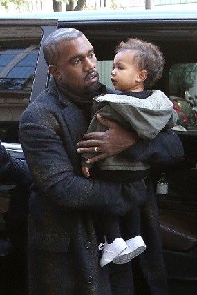 Kanye West Habiskan Rp 925 Juta untuk Kado Natal North West