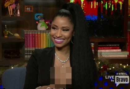 Diwawancara di Acara Talk Show, Payudara Nicki Minaj Ngintip