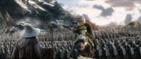 Pertempuran antara goblin dan the wargs melawan elves, dwarves, eagles, dan men of Dale di novel fantasi karangan JRR Tolkien ini pun tak terelakkan. (Dok Warner Bros)
