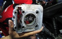 Dengan menggunakan oli bawaan Yamaha, kondisi silinder setelah menempuh jarak 24.675 km masih bagus tanpa ada sedikit goresan. Padahal, selama 705 jam nonstop oli itu tidak pernah diganti.