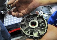 Roller CVT hanya terkikis sedikit setelah dilakukan uji running dynotest selama 705 jam penuh. Bentuknya pun tidak berubah banyak.