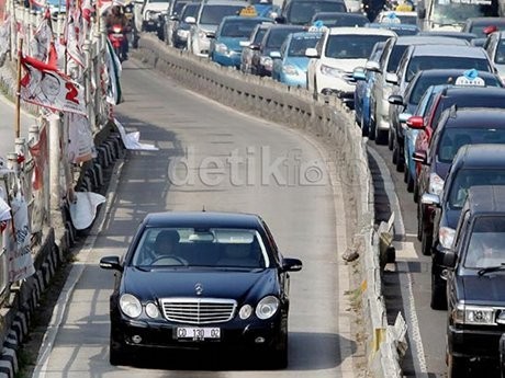 Pengendara, Tolong Setop Merokok, Meludah Sembarangan, dan Lawan Arus!