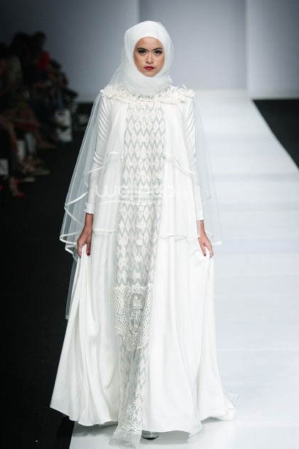 Ayu Dyah Andari Witchery of Mandalika. Jakarta Fashion Week 2015 at Senayan City. Jakarta. [Foto: Mohammad Abduh/Wolipop]