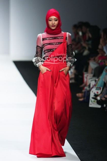 Ayu Dyah Andari Witchery of Mandalika. Jakarta Fashion Week 2015 at Senayan City. Jakarta. [Foto: Mohammad Abduh/Wolipop]