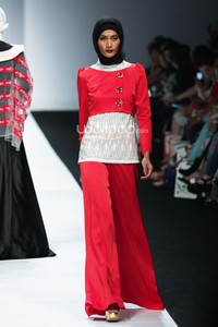 Ayu Dyah Andari Witchery of Mandalika. Jakarta Fashion Week 2015 at Senayan City. Jakarta. [Foto: Mohammad Abduh/Wolipop]