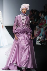 Ayu Dyah Andari Witchery of Mandalika. Jakarta Fashion Week 2015 at Senayan City. Jakarta. [Foto: Mohammad Abduh/Wolipop]