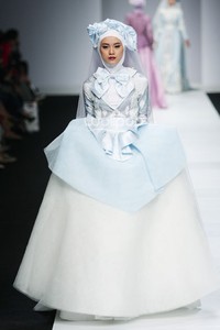 Ayu Dyah Andari Witchery of Mandalika. Jakarta Fashion Week 2015 at Senayan City. Jakarta. [Foto: Mohammad Abduh/Wolipop]