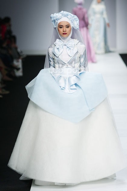 Ayu Dyah Andari Witchery of Mandalika. Jakarta Fashion Week 2015 at Senayan City. Jakarta. [Foto: Mohammad Abduh/Wolipop]