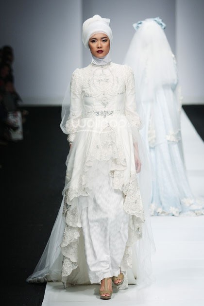 Ayu Dyah Andari Witchery of Mandalika. Jakarta Fashion Week 2015 at Senayan City. Jakarta. [Foto: Mohammad Abduh/Wolipop]