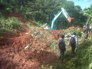 Longsor di Cipongkor Lumpuhkan Roda Ekonomi dan Aktivitas Pelajar