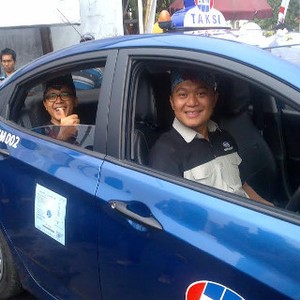 HUT Banyuwangi ke-243, Bosowa Hadiahi 25 Unit Taksi