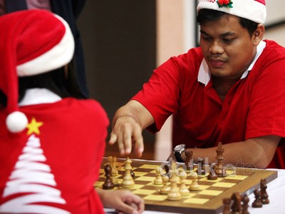 GM Susanto Kalahkan MI Medina di Catur Kilat Natal 2014