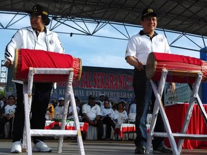 Ribuan Warga Makassar Antusias Ikuti Gerak Jalan Revolusi Mental