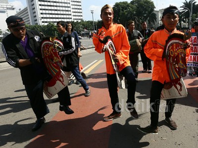 Atraksi Kuda Lumping untuk Korban Longsor Banjarnegara
