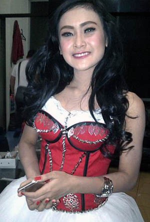 Manajemen Tak Permasalahkan Status Pernikahan Cita Citata