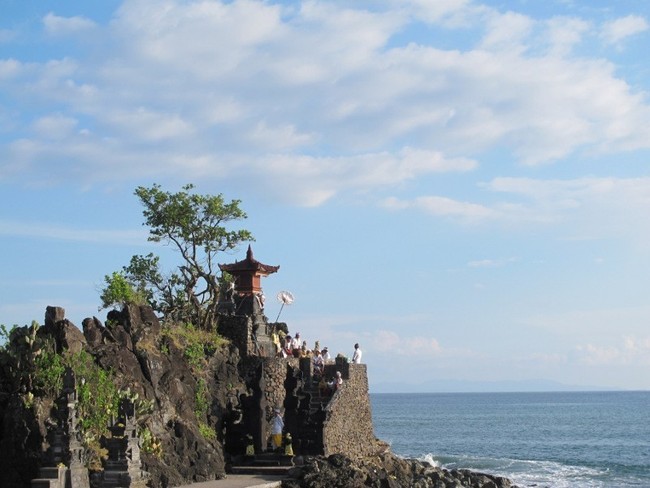Akhirnya Dibebaskan, ini 3 Drama Bule yang Kencing Sembarangan di Bali