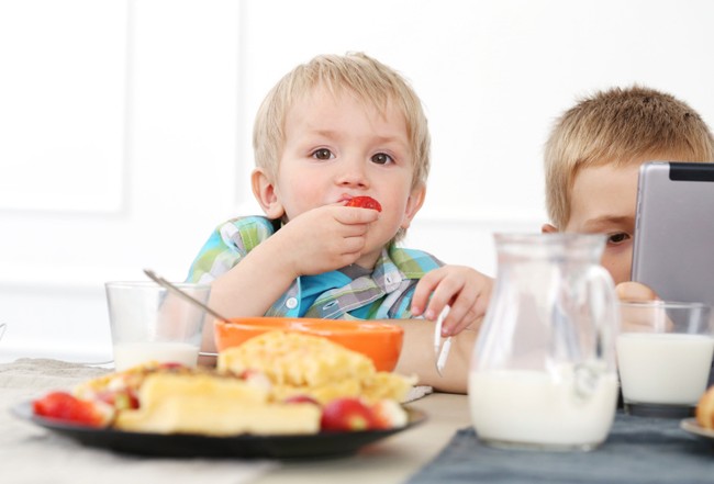 Si Kecil Cepat Lapar? Berikan Camilan Sehat yang Mengenyangkan