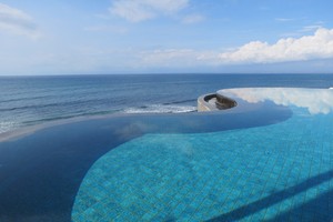 Anantara Resort Bali, Punya Kolam Renang di Pinggir Tebing