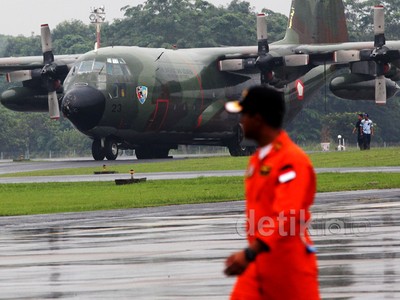 5 Hercules TNI AU Jemput TKI Ilegal di Malaysia