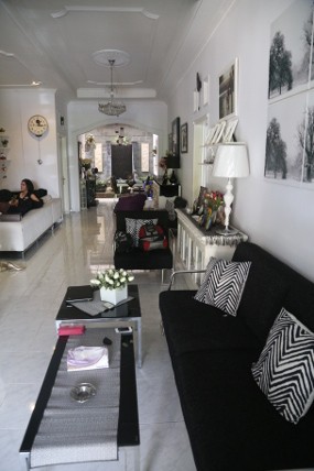 Kolam Ikan di Teras Belakang Jadi Oase Rumah Gracia Indri