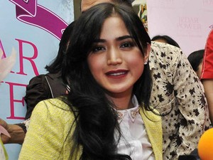 Lewat Buku, Jessica Iskandar Buka-bukaan Soal Pernikahan