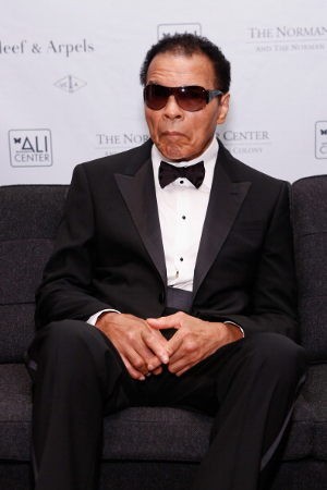 Muhammad Ali Dirawat Akibat Radang Paru-paru