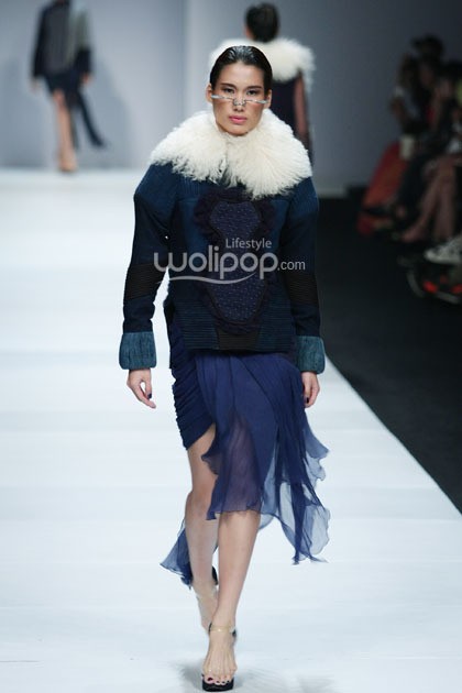 Priyo Oktaviano Dewi Fashion Knight. Journey to the World at Jakarta Fashion Week 2015. Senayan City. Jakarta. [Foto: Mohammad Abduh/Wolipop]