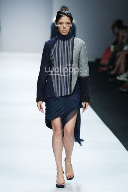 Priyo Oktaviano Dewi Fashion Knight. Journey to the World at Jakarta Fashion Week 2015. Senayan City. Jakarta. [Foto: Mohammad Abduh/Wolipop]