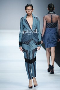 Priyo Oktaviano Dewi Fashion Knight. Journey to the World at Jakarta Fashion Week 2015. Senayan City. Jakarta. [Foto: Mohammad Abduh/Wolipop]