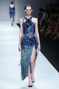 Priyo Oktaviano Dewi Fashion Knight. Journey to the World at Jakarta Fashion Week 2015. Senayan City. Jakarta. [Foto: Mohammad Abduh/Wolipop]