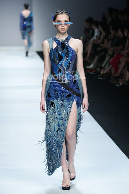 Priyo Oktaviano Dewi Fashion Knight. Journey to the World at Jakarta Fashion Week 2015. Senayan City. Jakarta. [Foto: Mohammad Abduh/Wolipop]