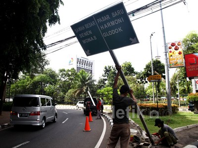 Pemasangan Rambu Penunjuk Jalan
