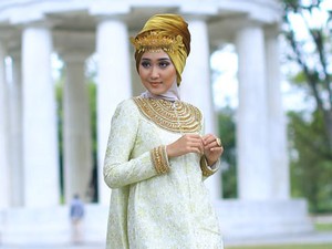 Dian Pelangi, Desainer yang Gaya Hijabnya Selalu Jadi Tren