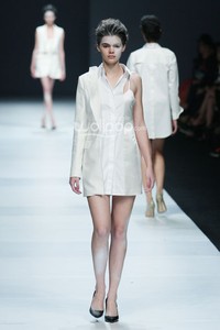 Vinora Dewi Fashion Knight. Journey to the World at Jakarta Fashion Week 2015. Senayan City. Jakarta. [Foto: Mohammad Abduh/Wolipop]