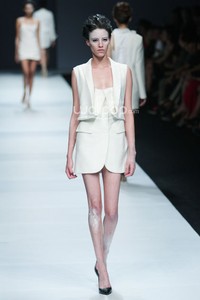 Vinora Dewi Fashion Knight. Journey to the World at Jakarta Fashion Week 2015. Senayan City. Jakarta. [Foto: Mohammad Abduh/Wolipop]