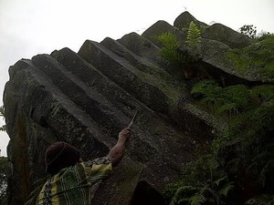 Batu Aneh di Gunung Jompong Trenggalek, Ada Amben, Batu Gendang, dan Batu Lancip