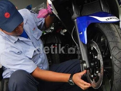 4 Cara Bongkar Mesin Motor yang Terendam Banjir